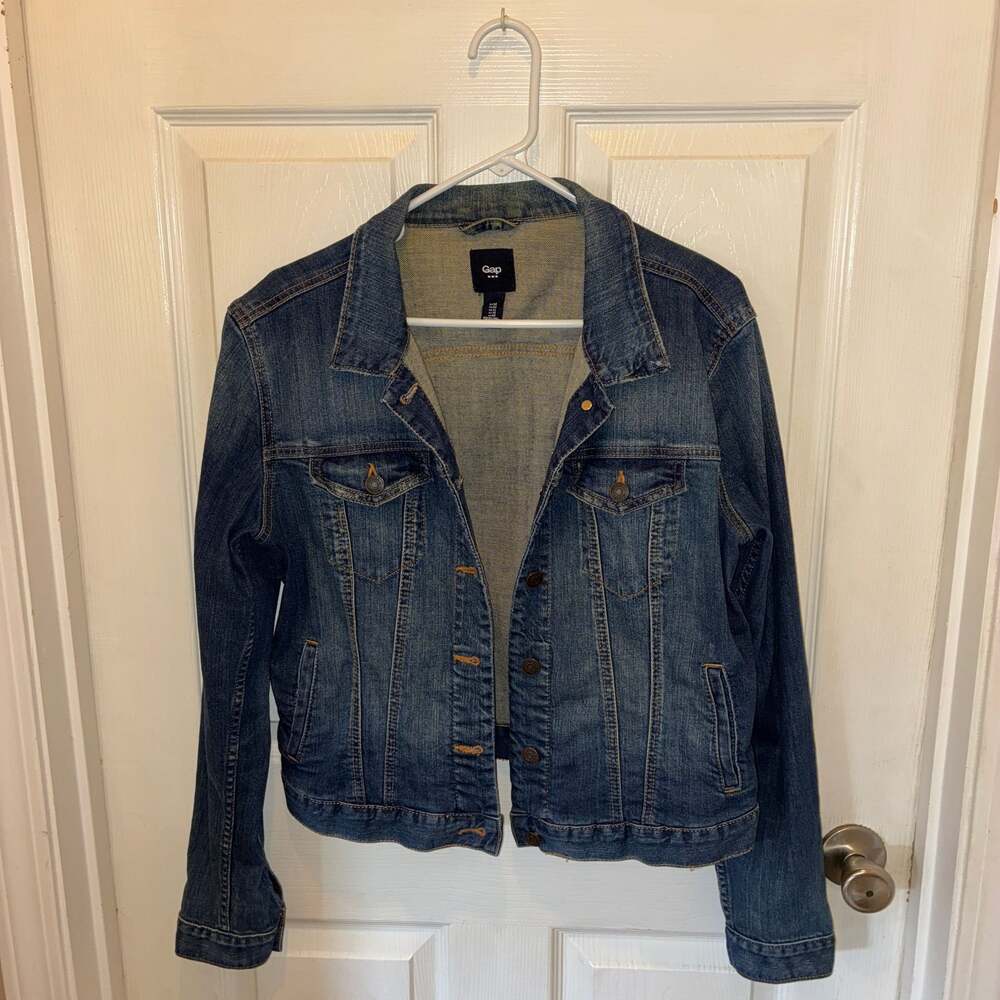 Women’s GAP Classic Dark Wash Denim Jean Jacket size Medium